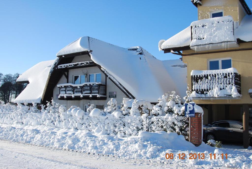 Zajazd I Restauracja "Mysliwskie Zacisze" Nikielkowo Exterior photo