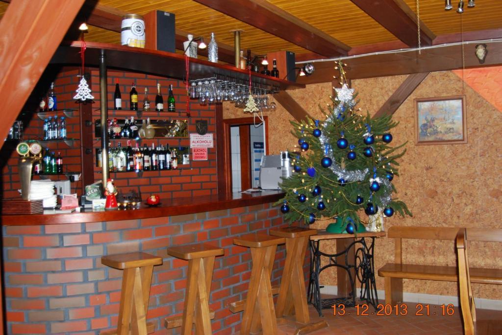 Zajazd I Restauracja "Mysliwskie Zacisze" Nikielkowo Exterior photo